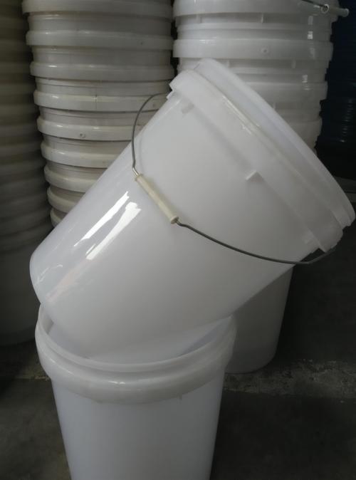 15升塑料桶适用于液体灌装及化工产品包装,具有良好的耐腐蚀性,不易